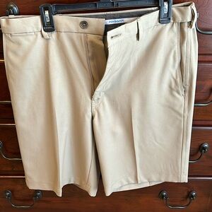 Haggar Cool 18 Pro Mens Golf Shorts size 34